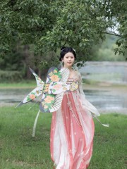 兔兔头的甜妹