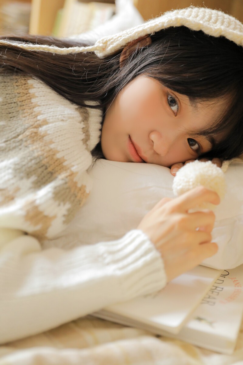 少女和猫猫的午后