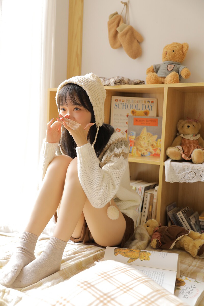 少女和猫猫的午后
