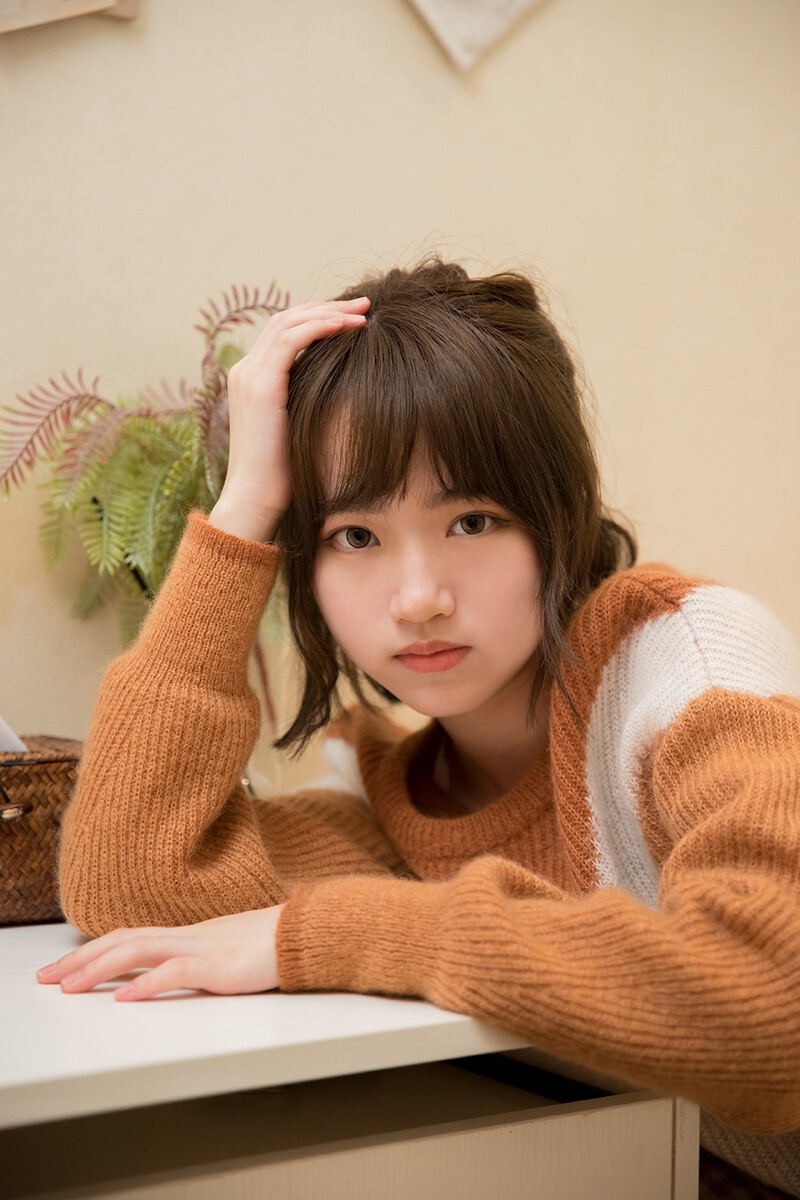 橙色毛衣