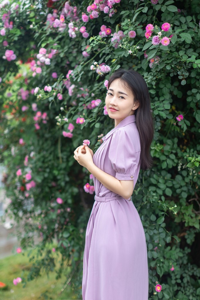 蔷薇花下