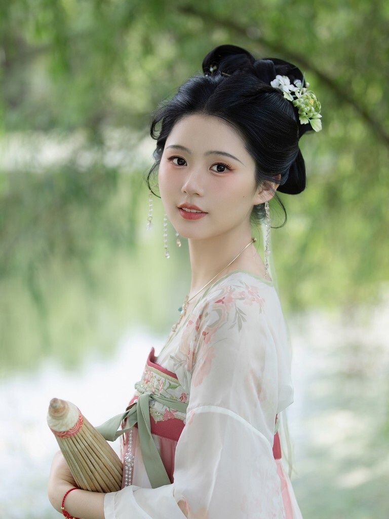 兔兔头的甜妹