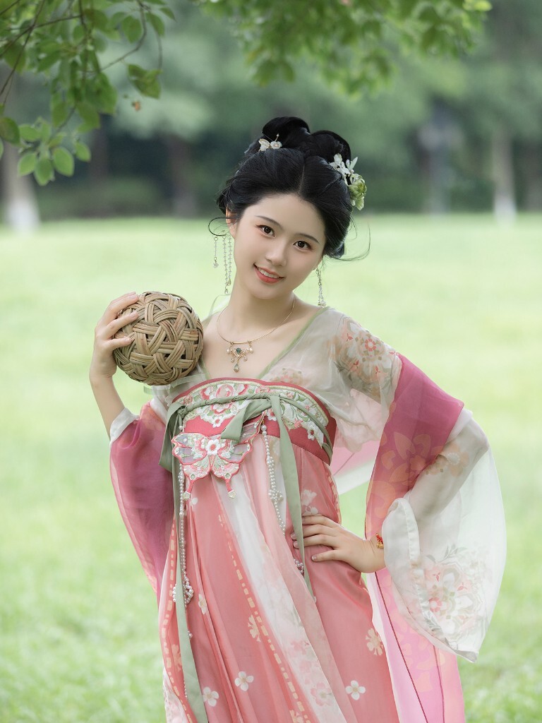 兔兔头的甜妹