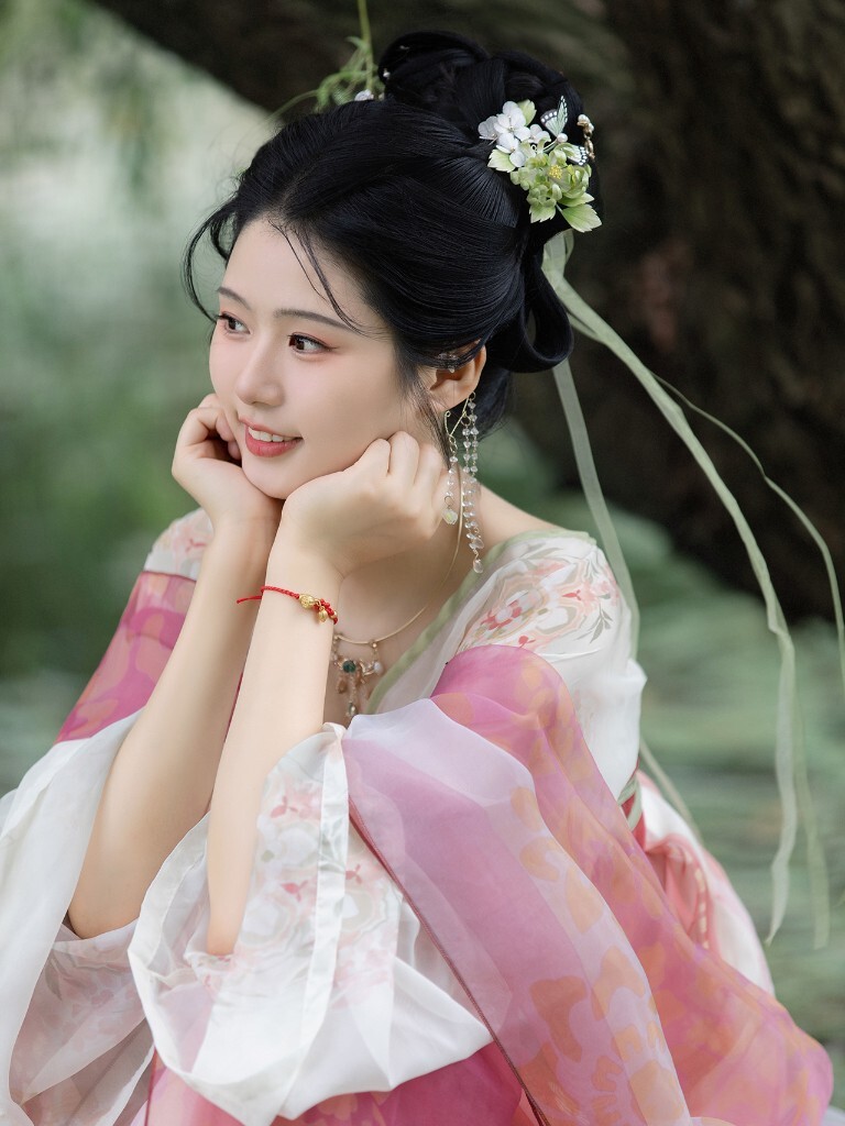 兔兔头的甜妹