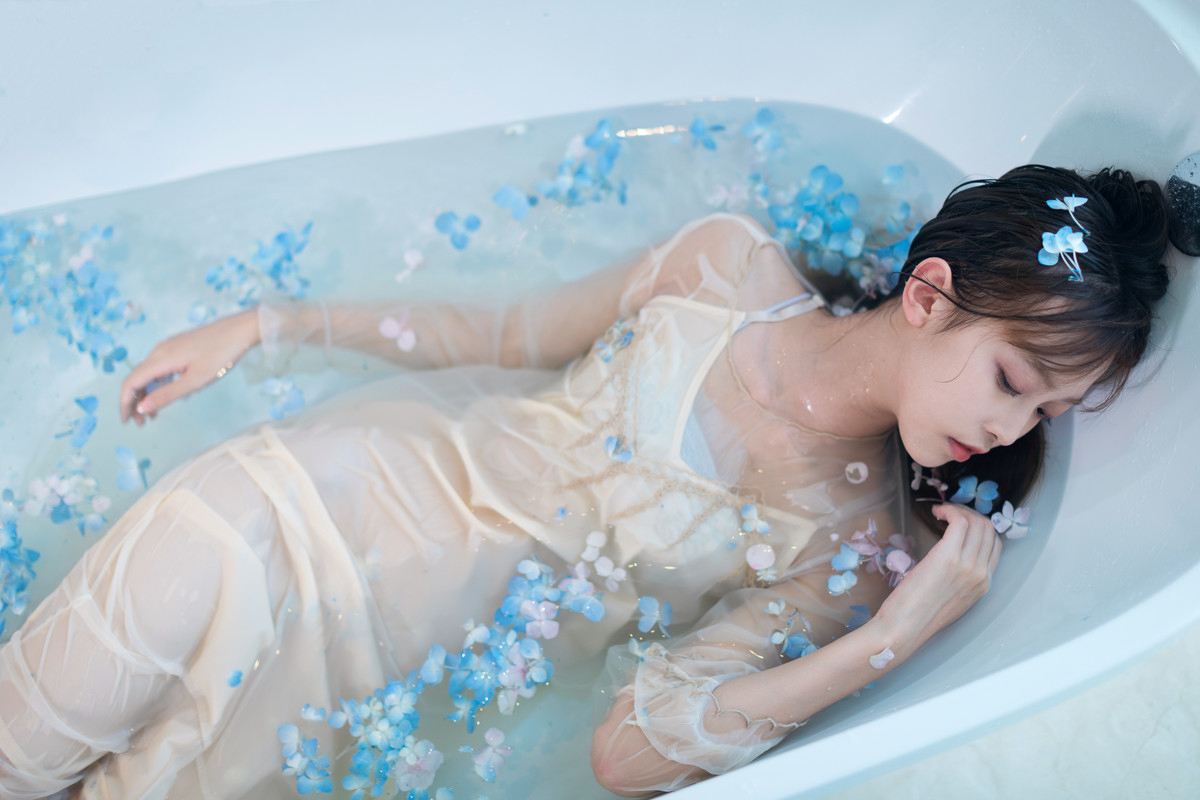 阿飘—摁水里