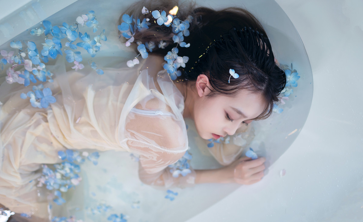 阿飘—摁水里