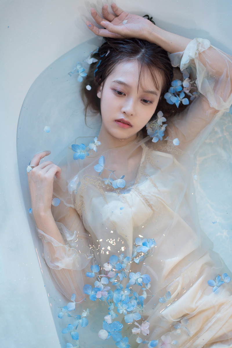 阿飘—摁水里