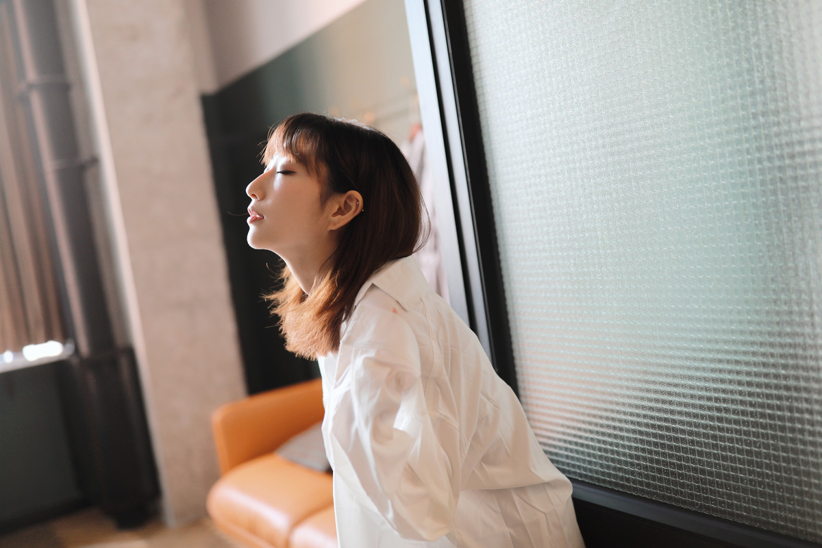 森森—白衬衫