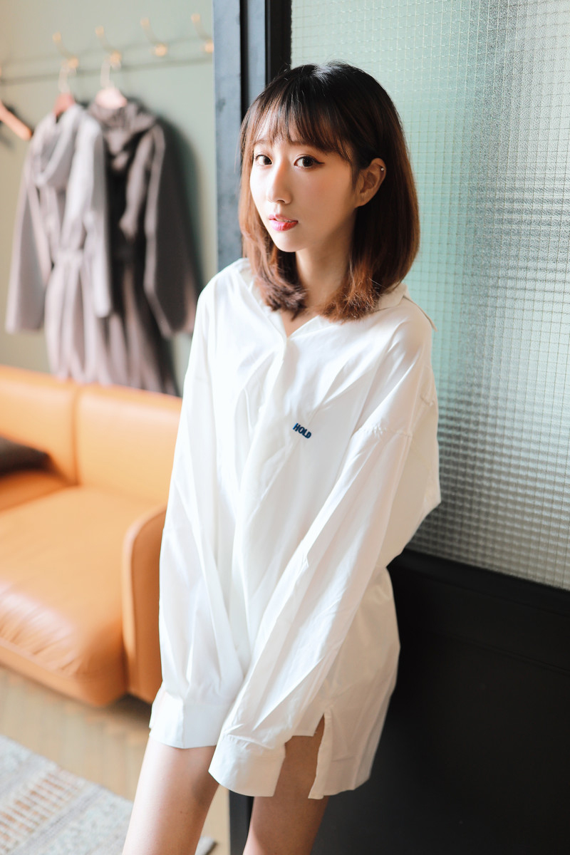 森森—白衬衫