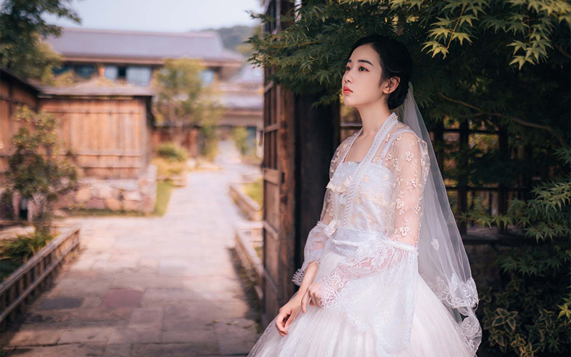 妆容系列丨中式传统新娘造型vs西式新娘造型，你更爱哪一款？