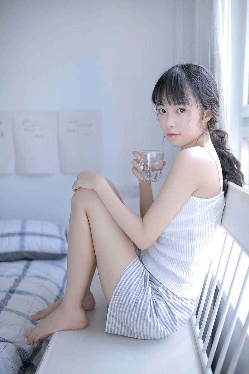 白嫩美女