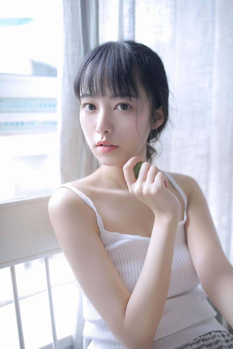 白嫩美女