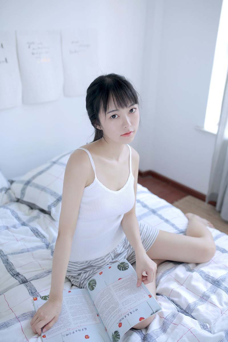 白嫩美女