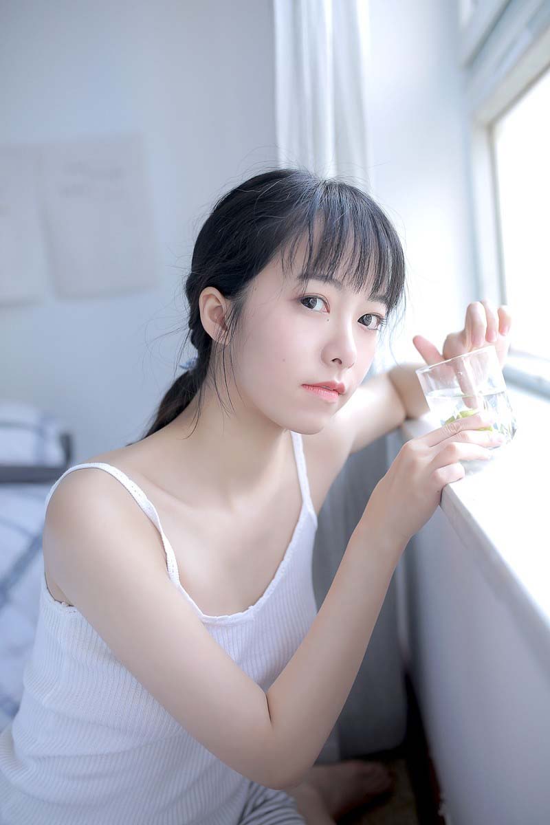 白嫩美女