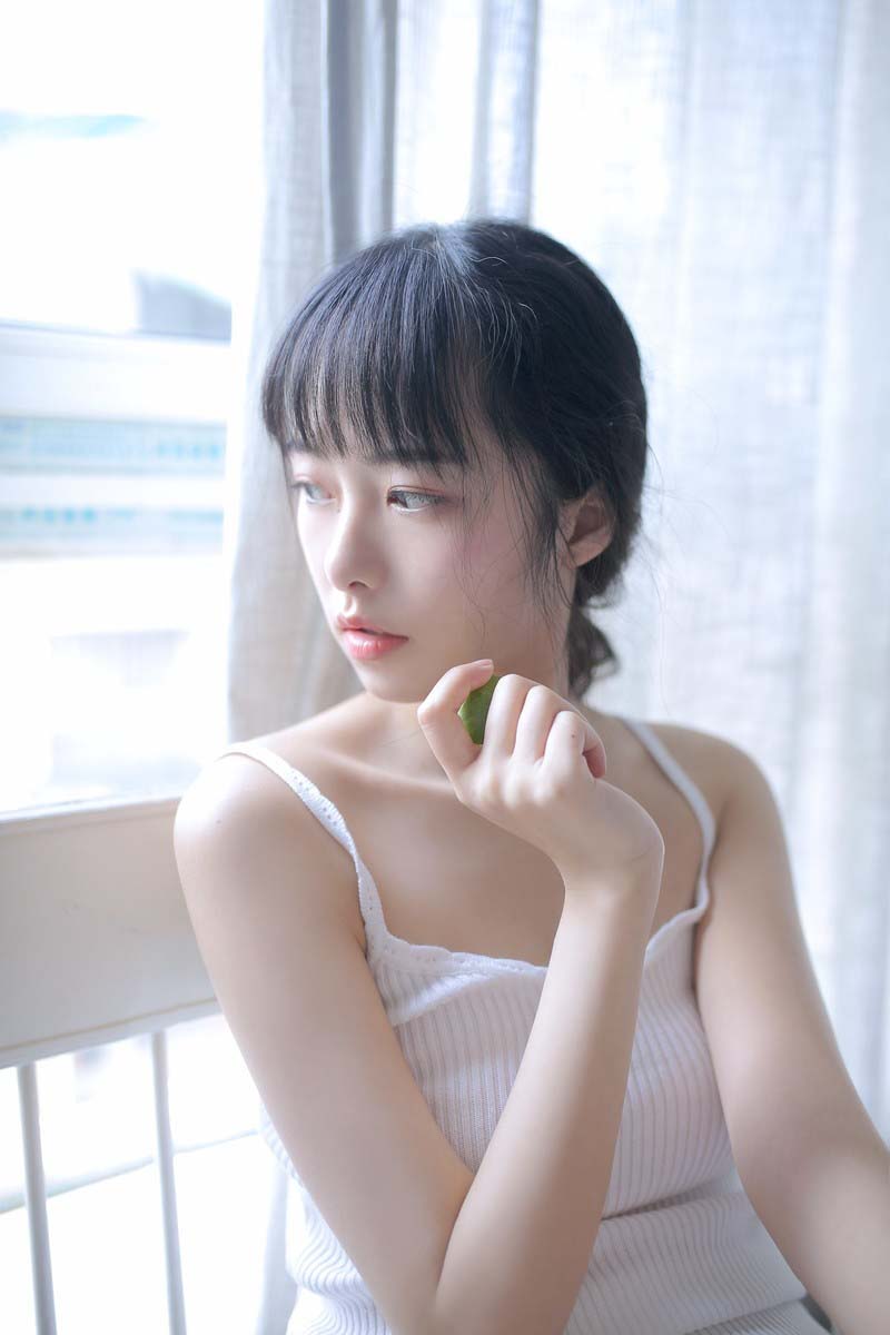 白嫩美女