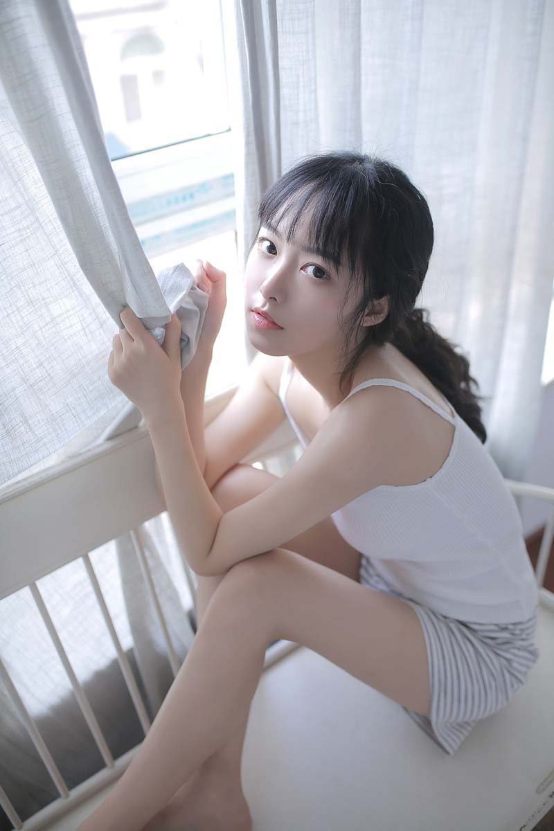 白嫩美女