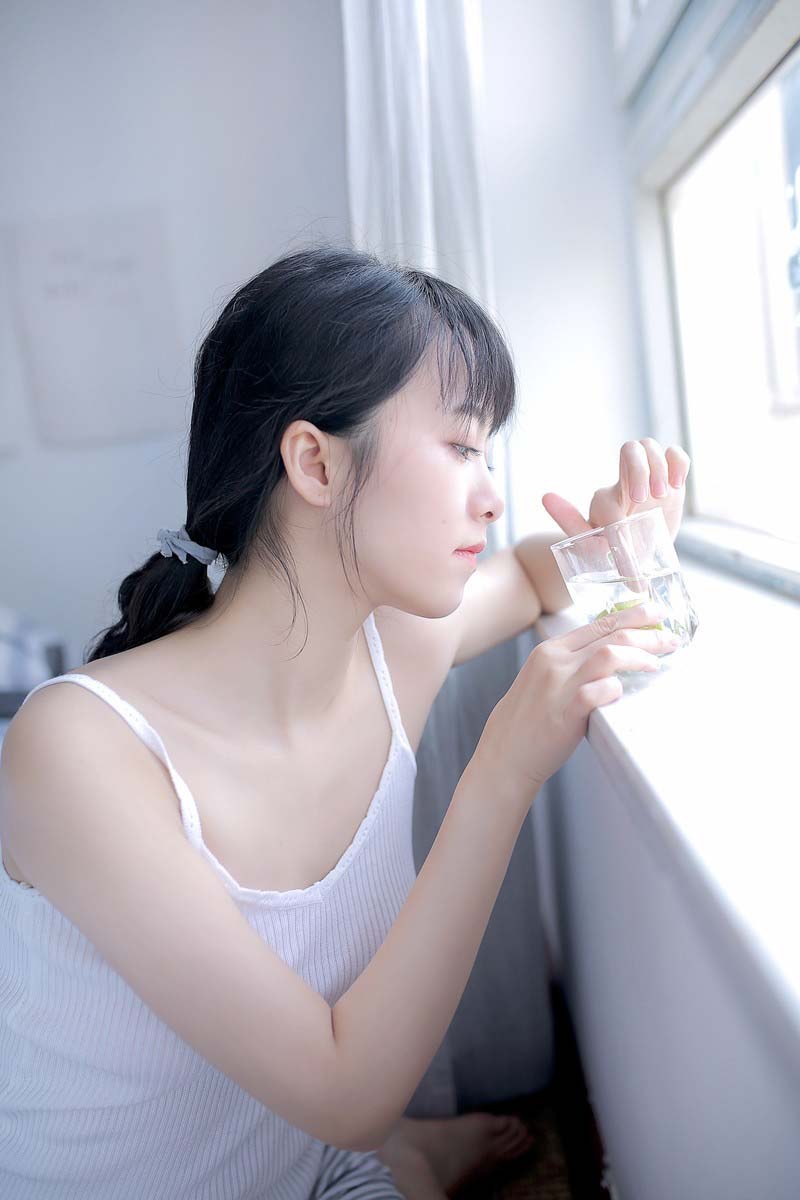 白嫩美女