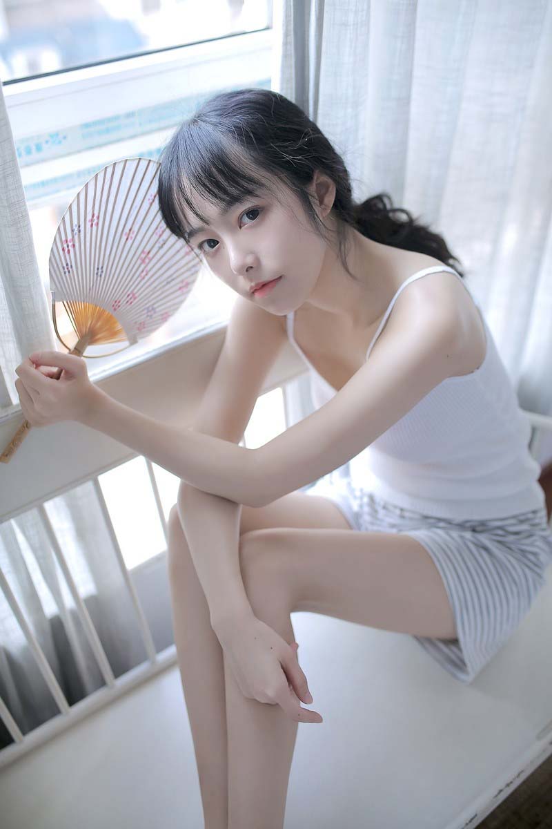 白嫩美女
