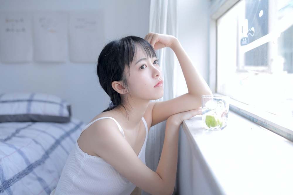 白嫩美女