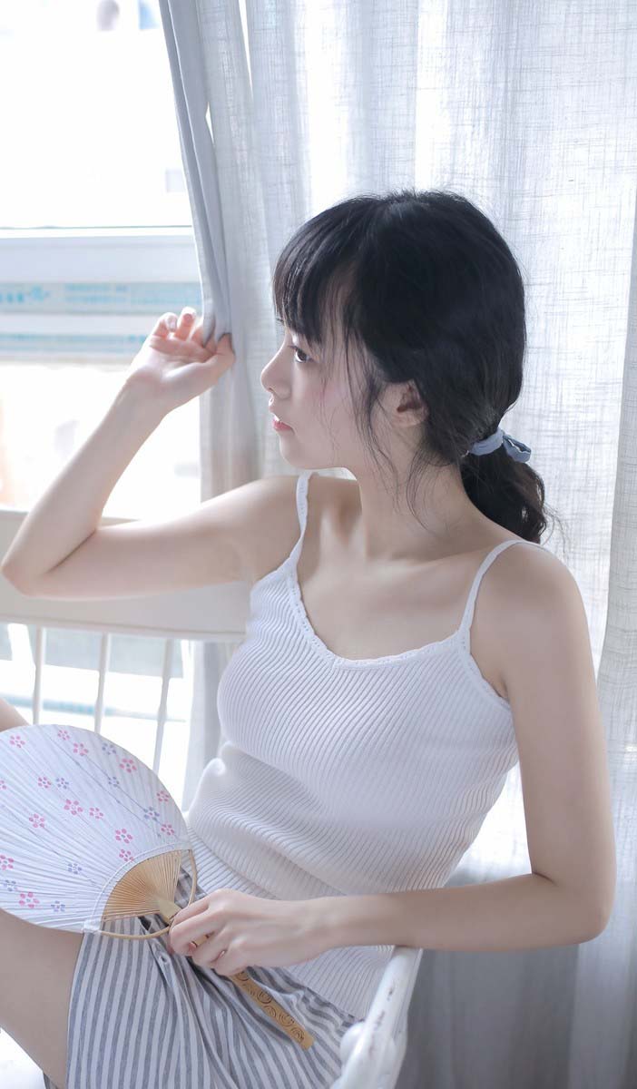 白嫩美女