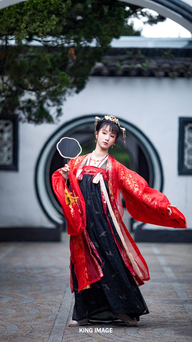 小懒—桂林公园古风少女