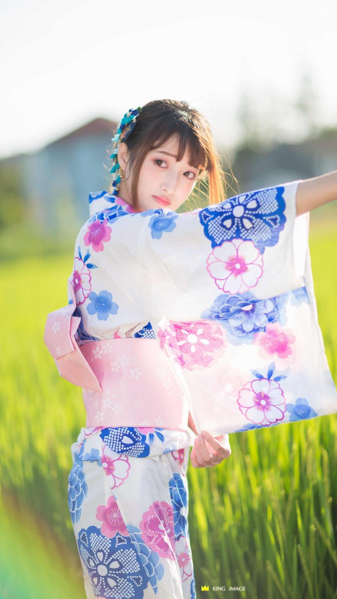 和服稻田少女写真