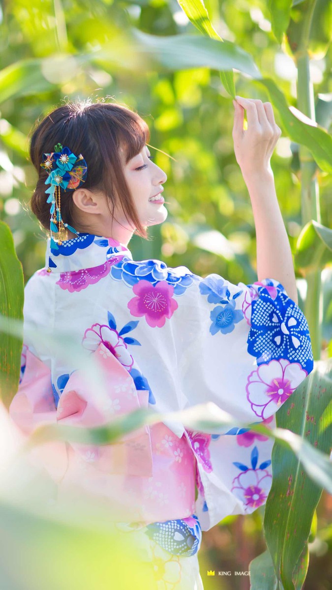 和服稻田少女写真