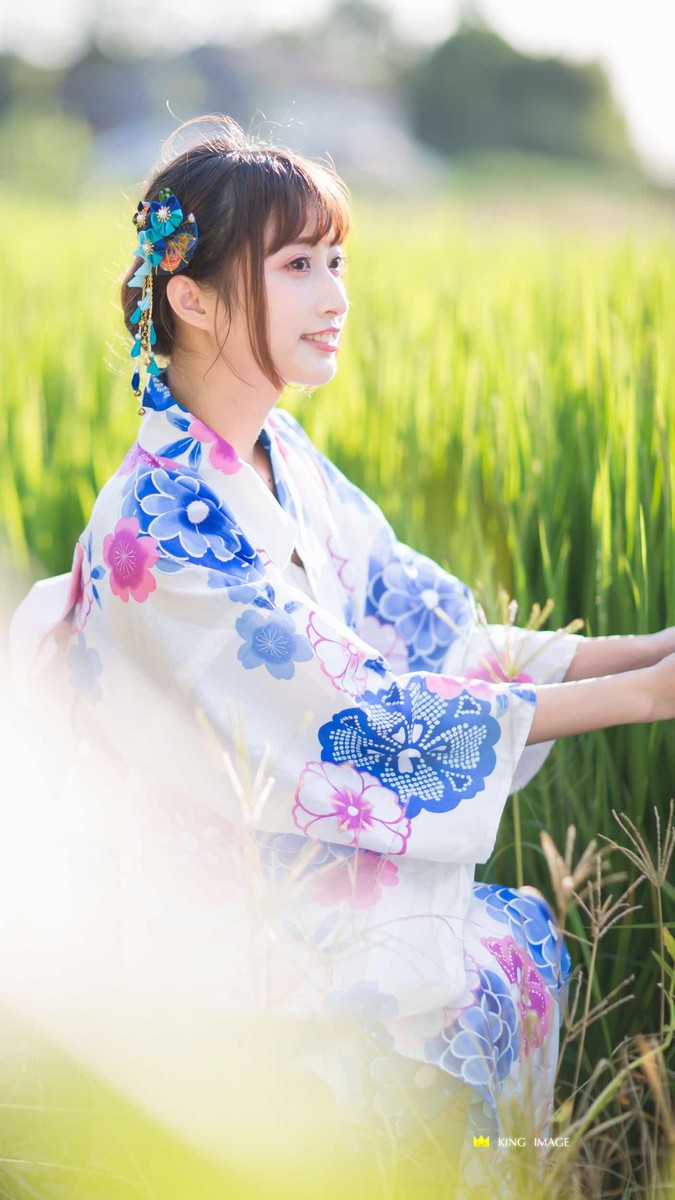 和服稻田少女写真
