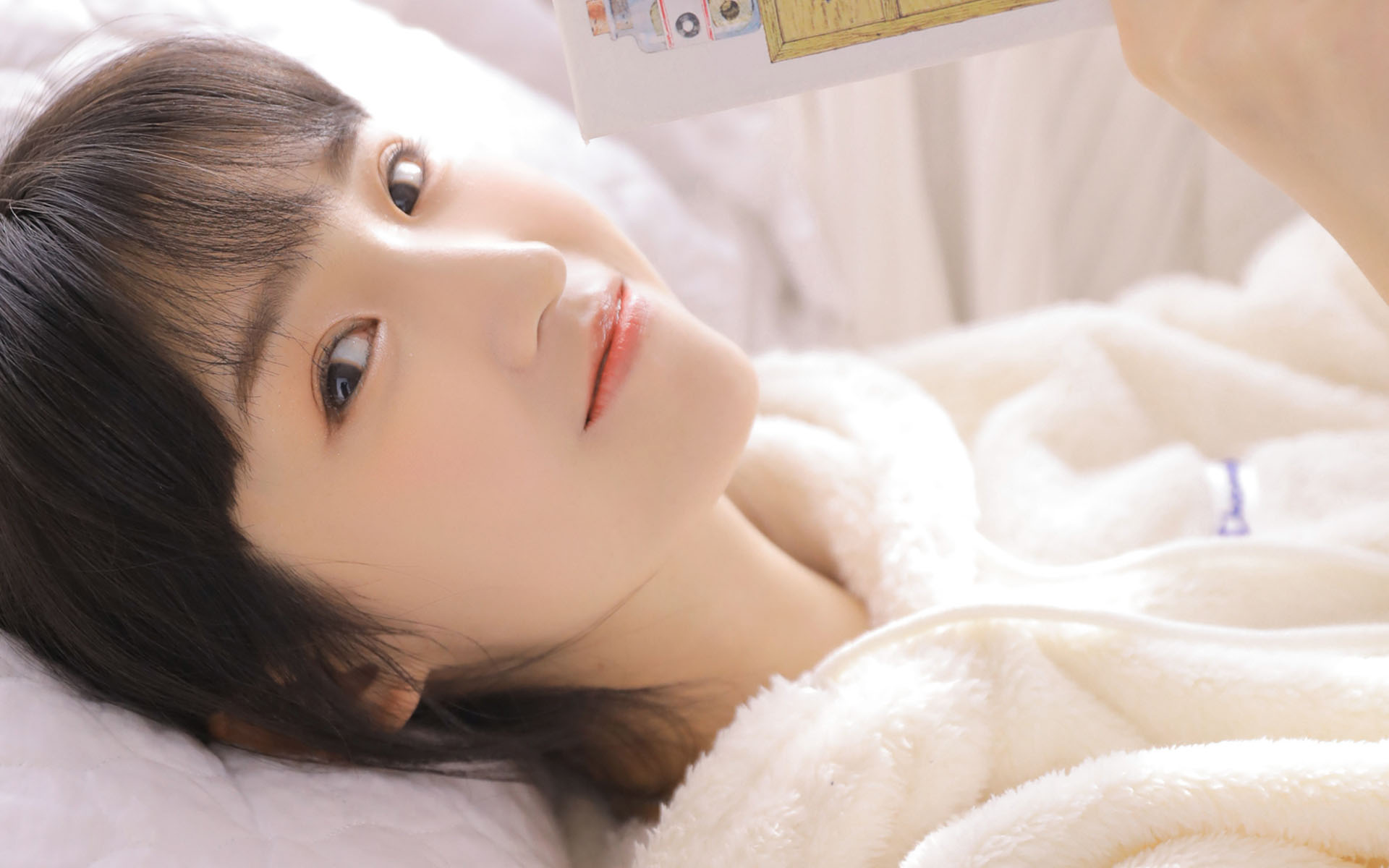 丸子头居家美女