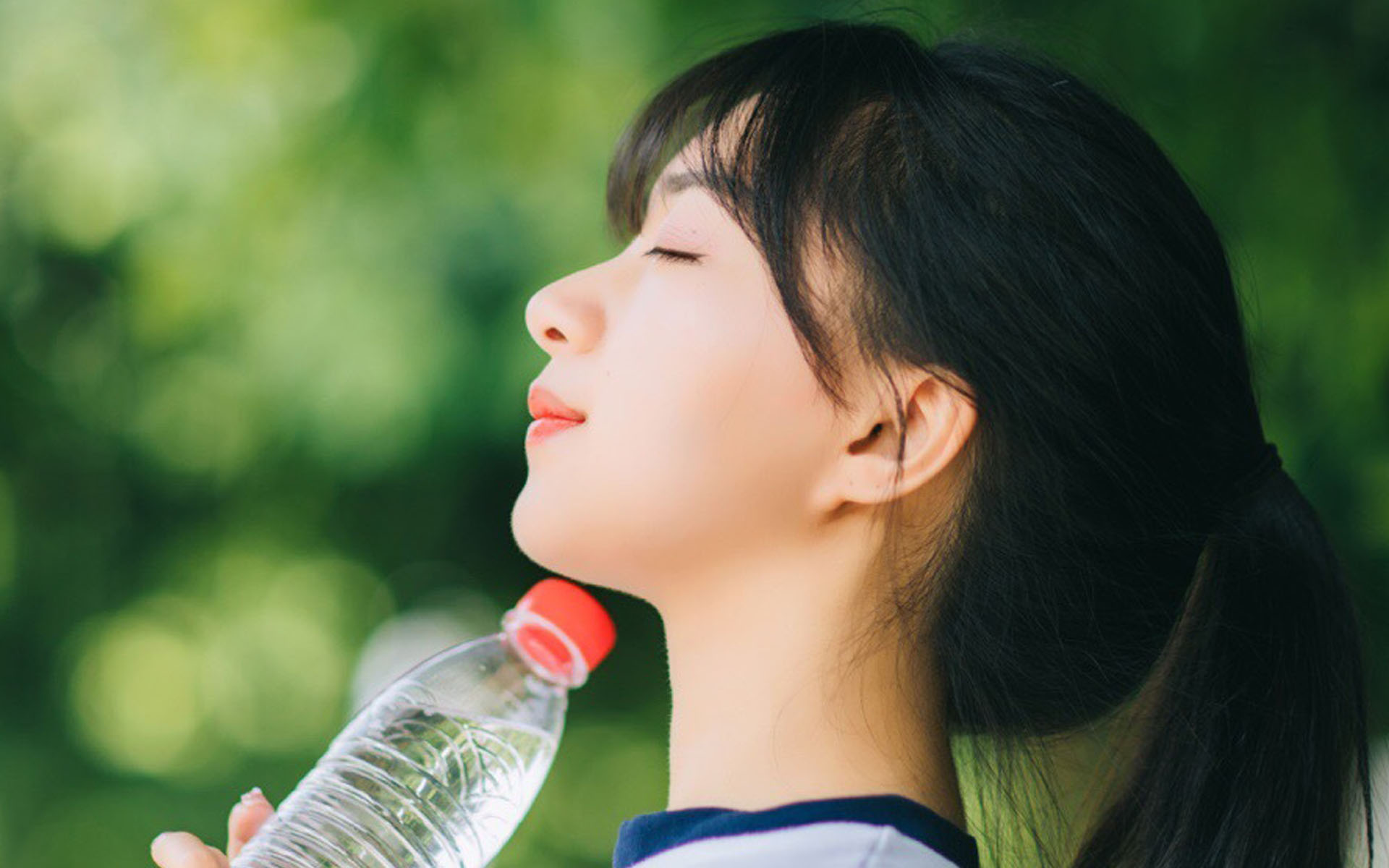 校园美女操场性感