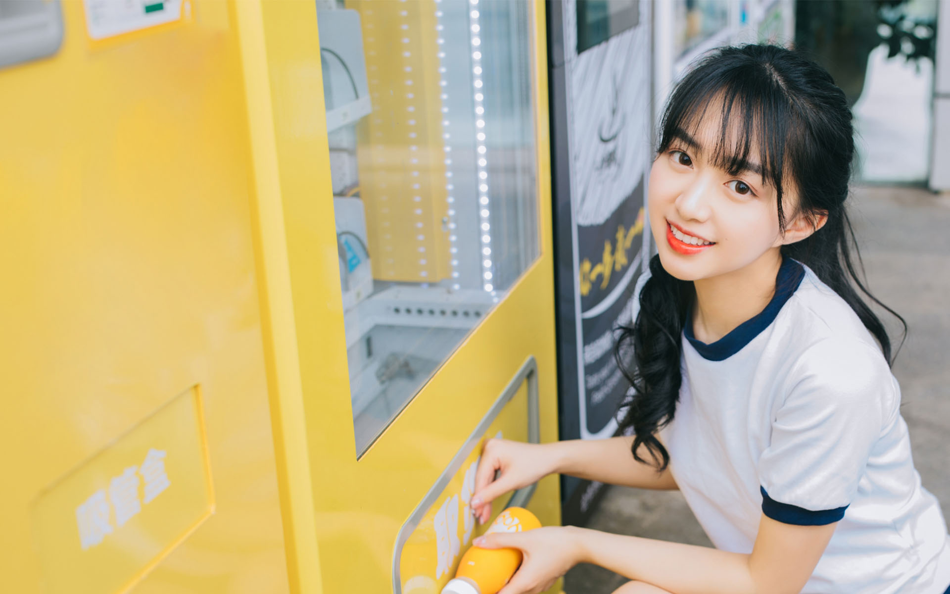 校园美女操场性感
