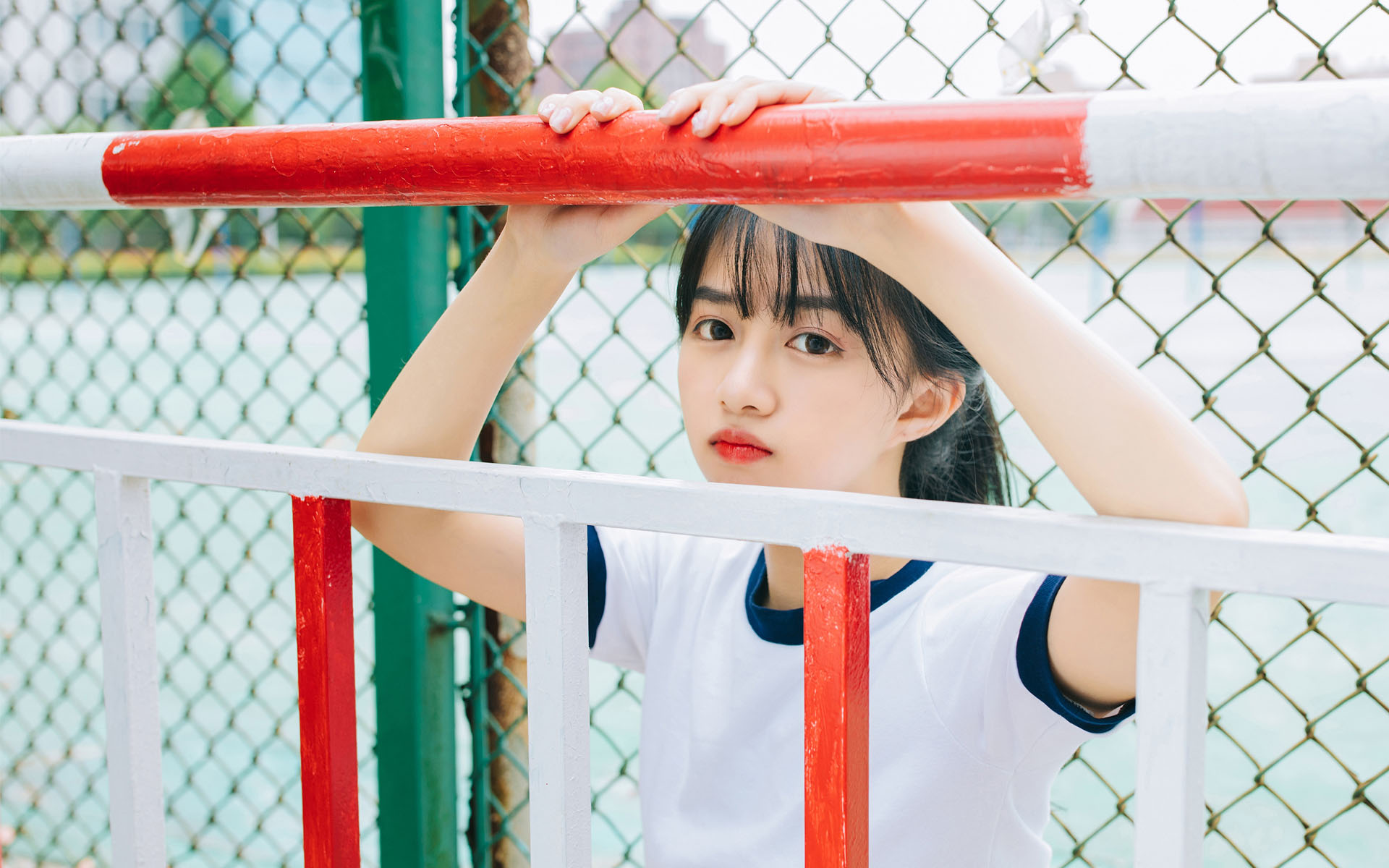 校园美女操场性感