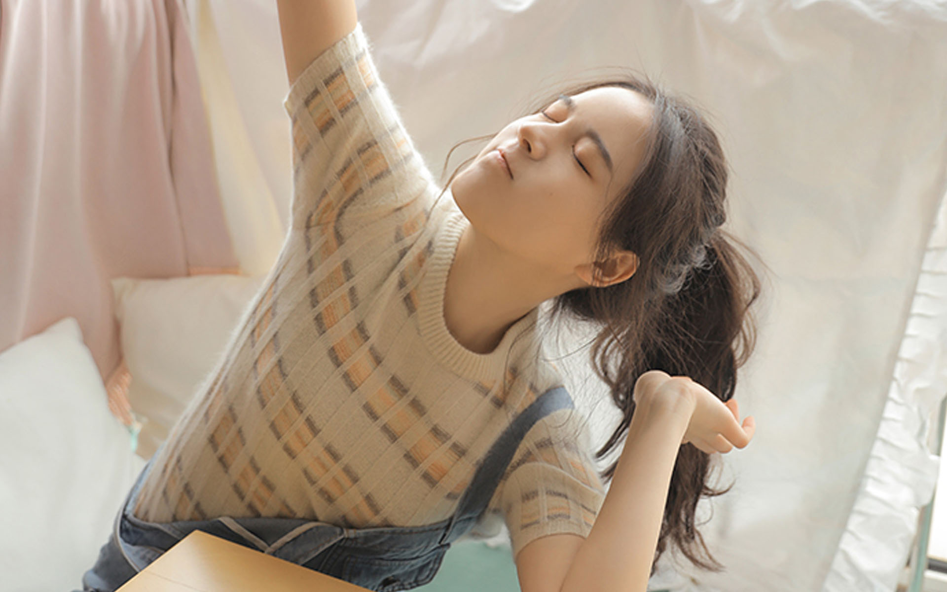 背带裤美女学生妹