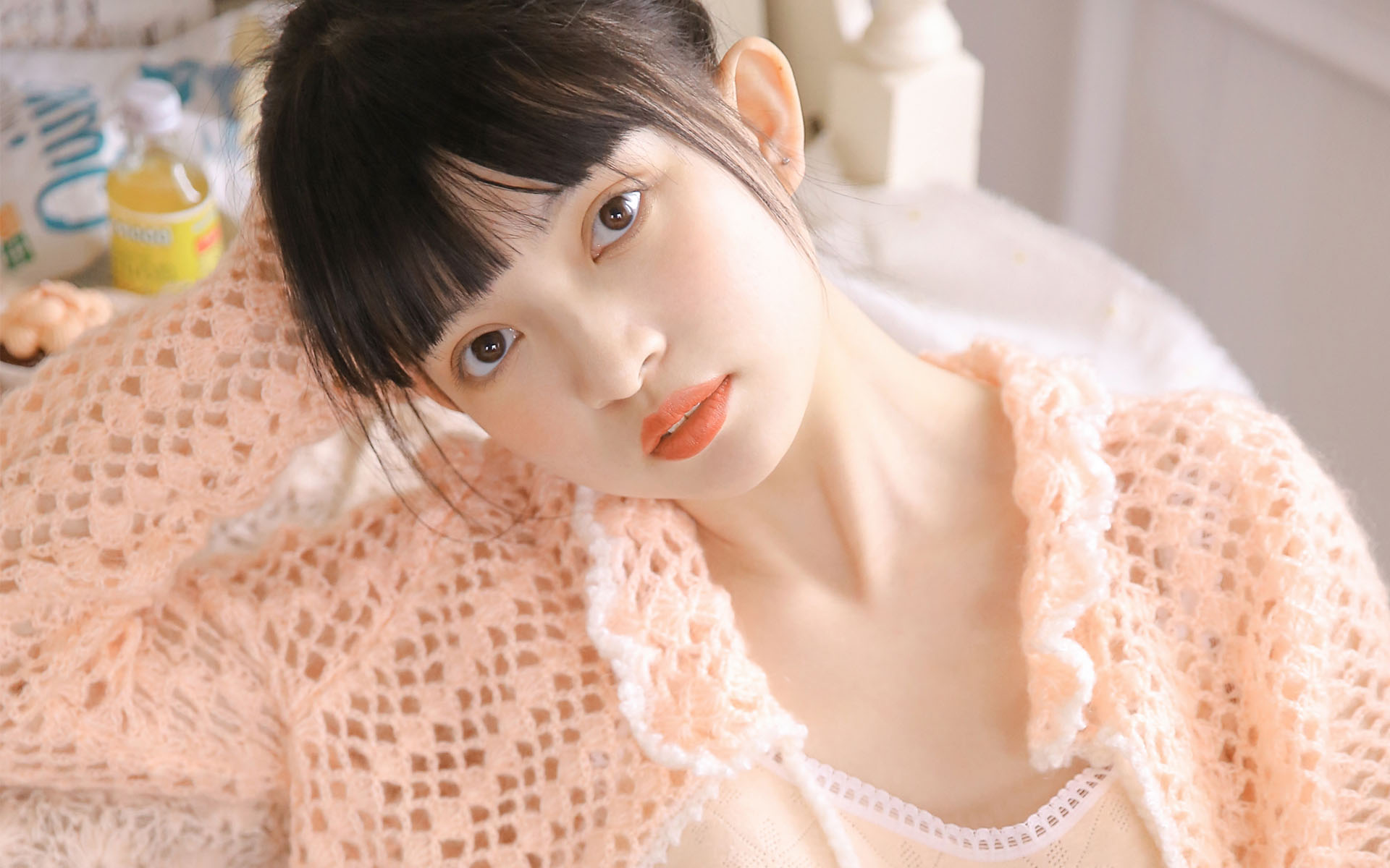 粉红吊带美女