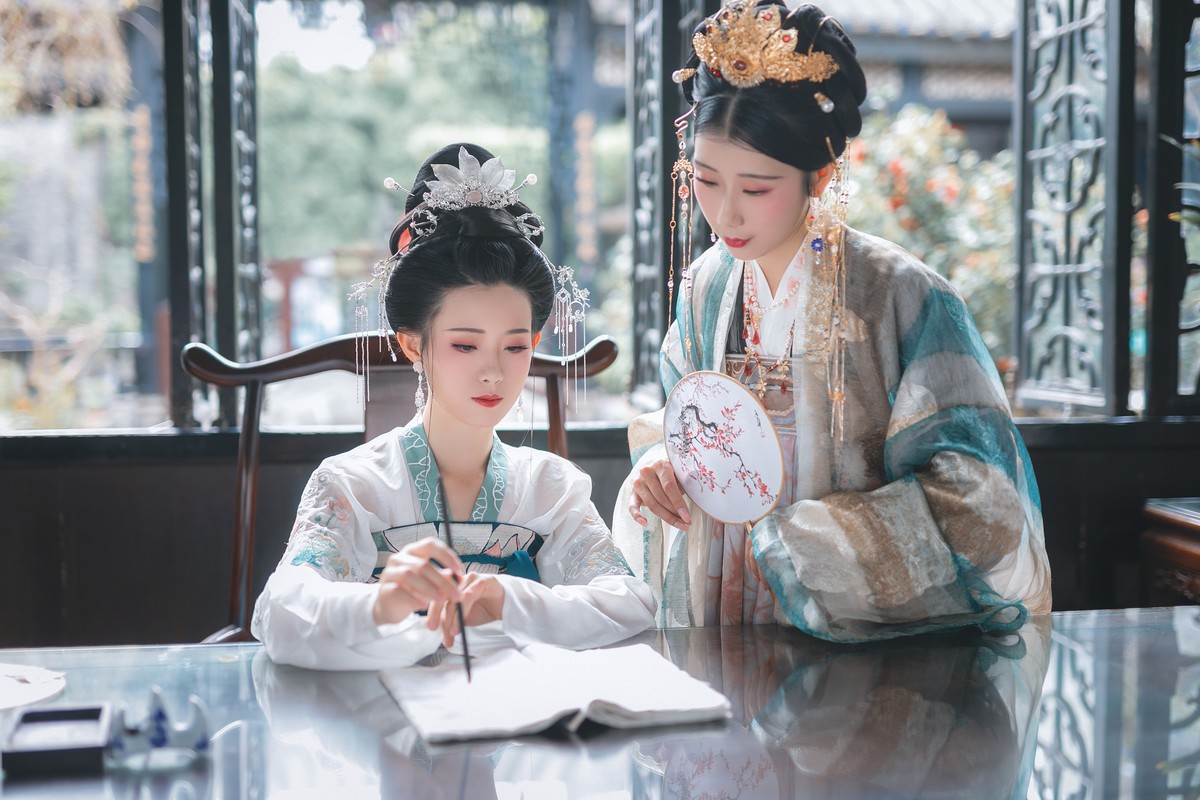 蓁蓁、青青—柳下笙歌庭院