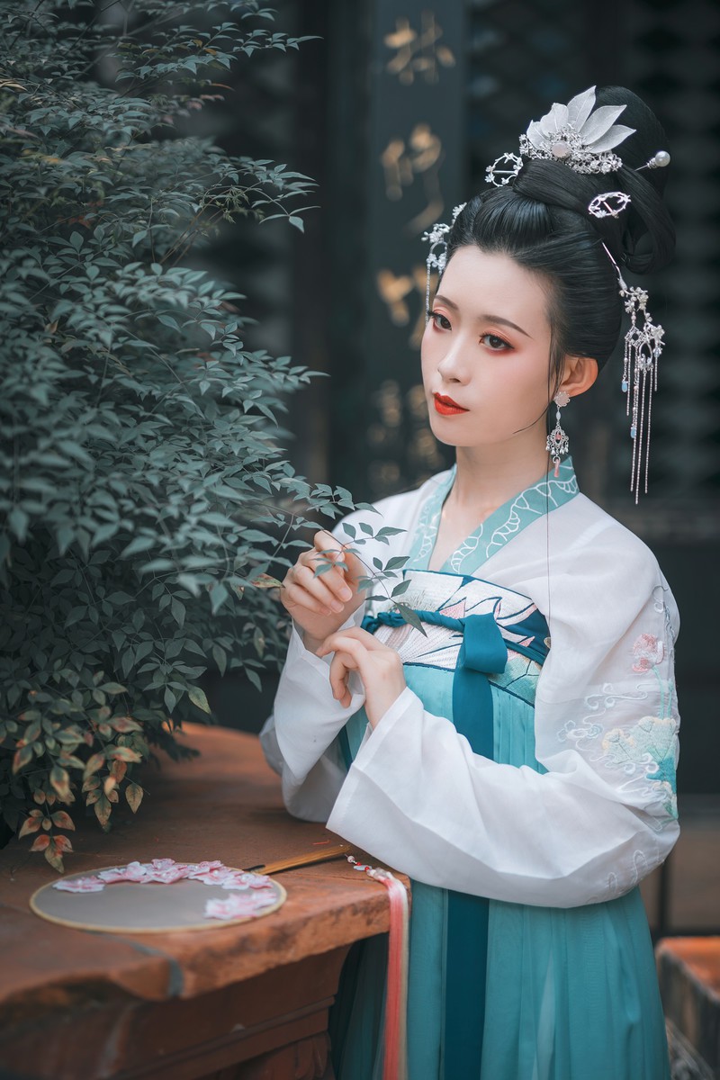 蓁蓁、青青—柳下笙歌庭院