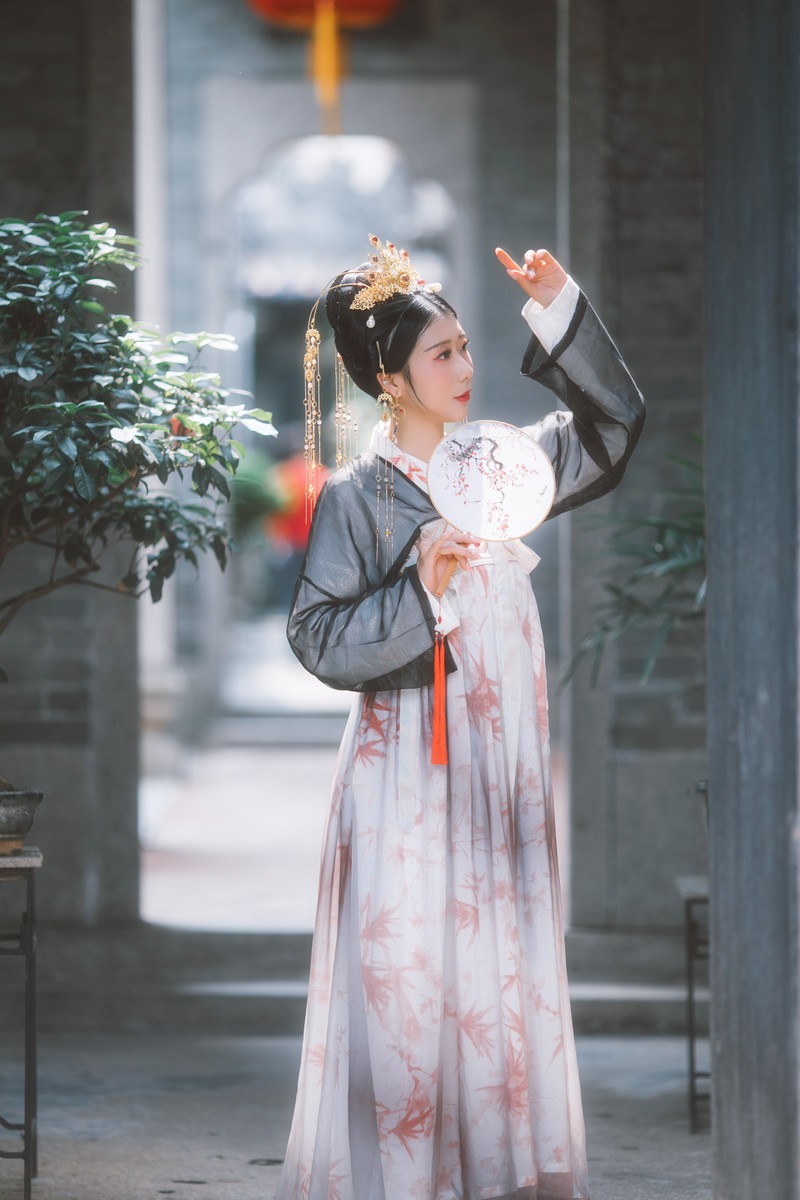 蓁蓁、青青—柳下笙歌庭院