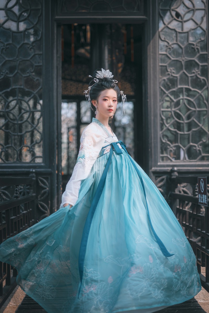 蓁蓁、青青—柳下笙歌庭院