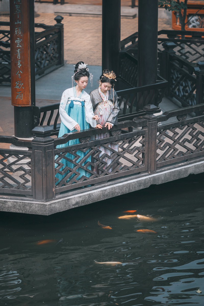 蓁蓁、青青—柳下笙歌庭院