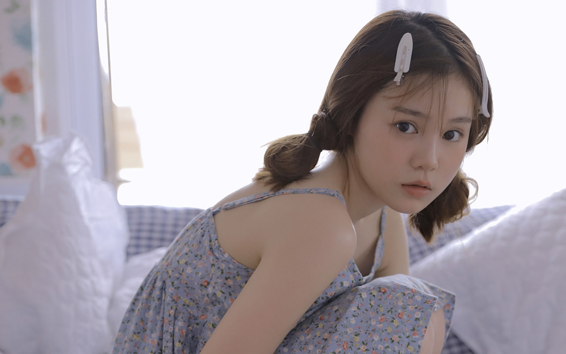 马尾辫美女
