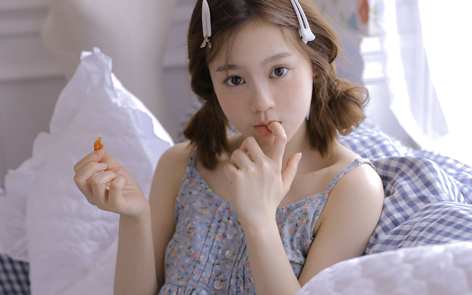 马尾辫美女
