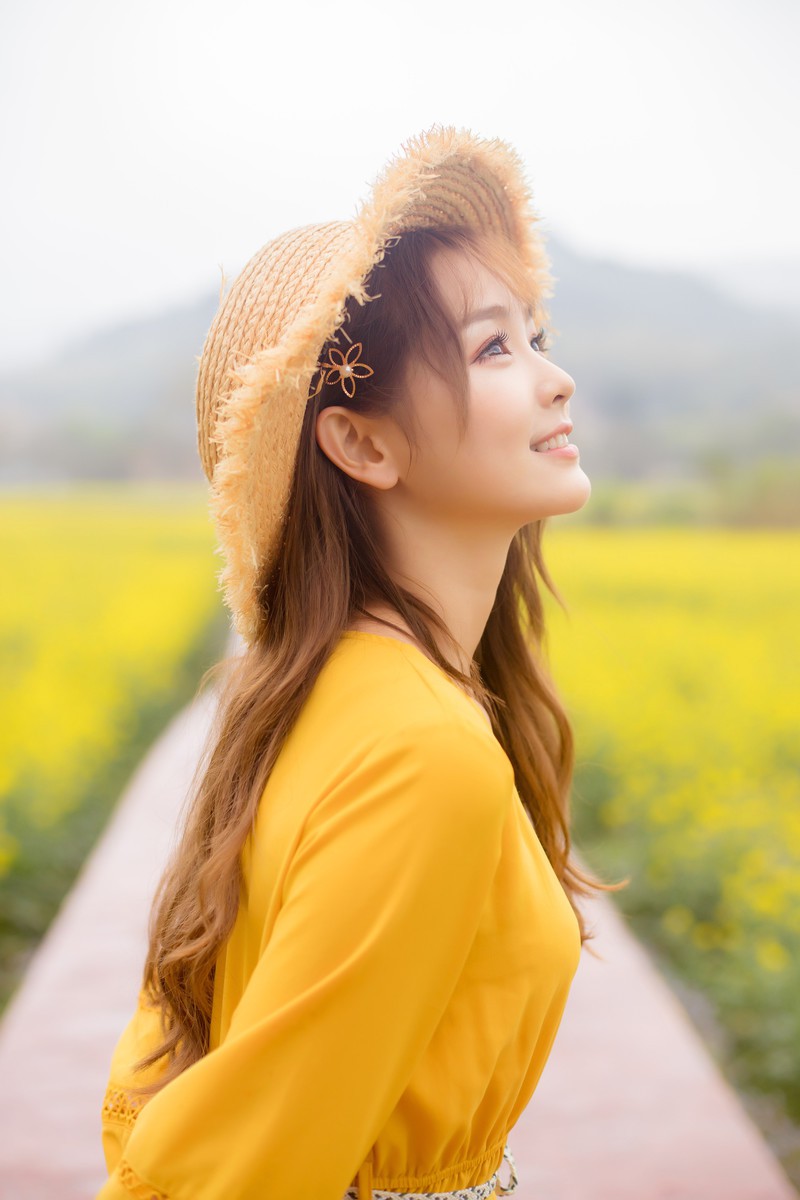 油菜花少女