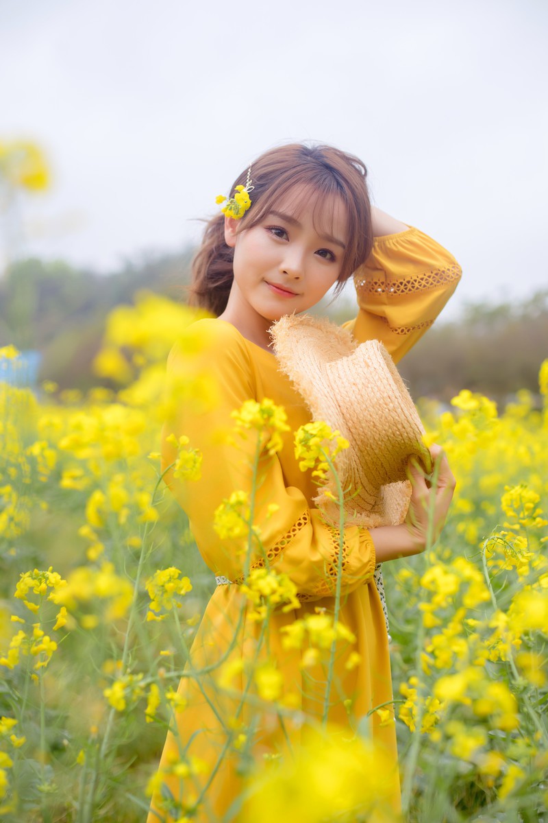 油菜花少女