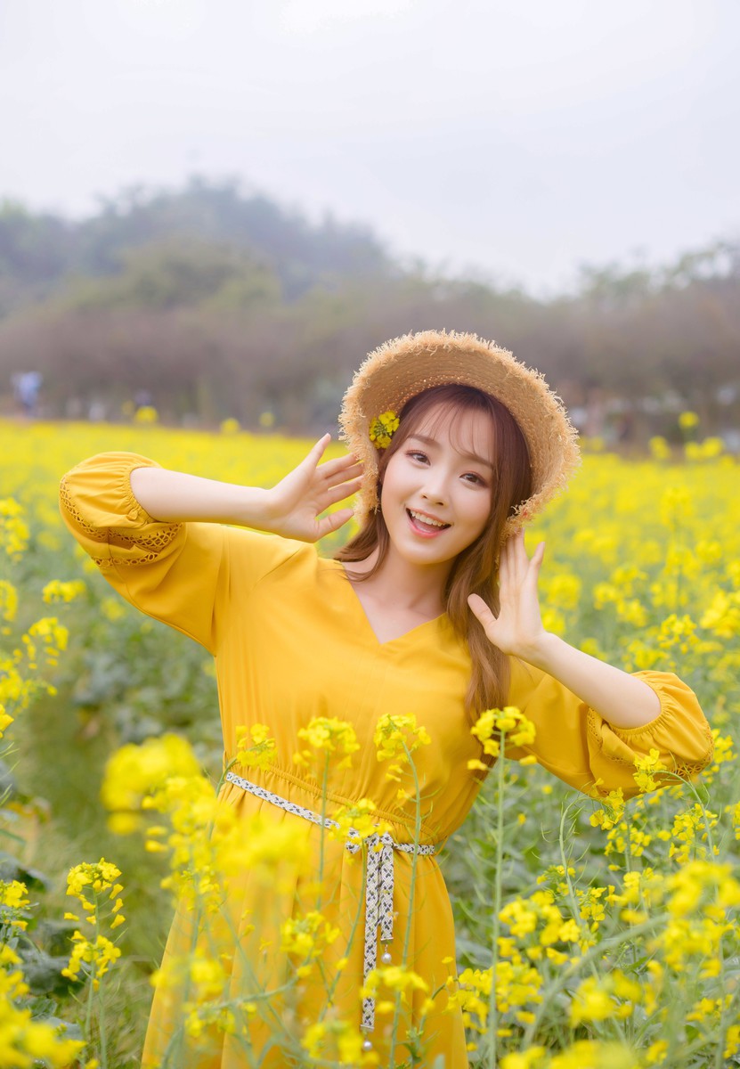 油菜花少女