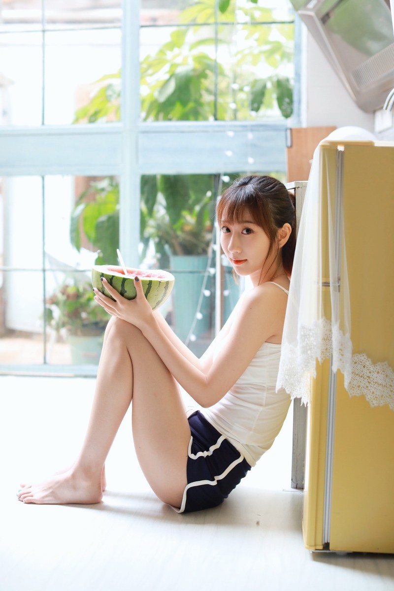 森森—夏日的西瓜少女