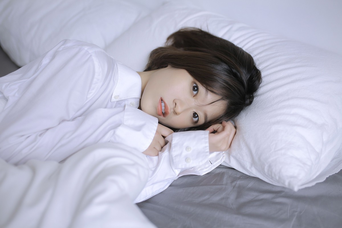 短发女孩