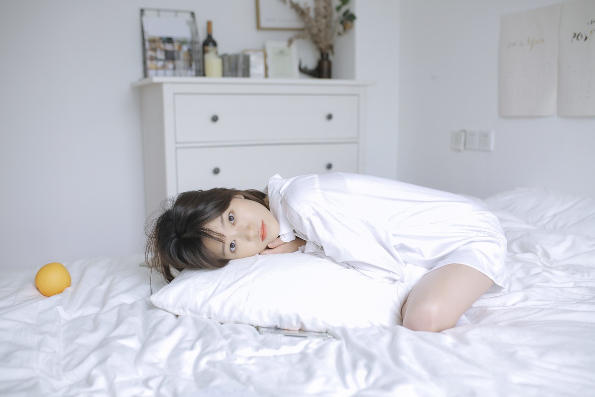 短发女孩