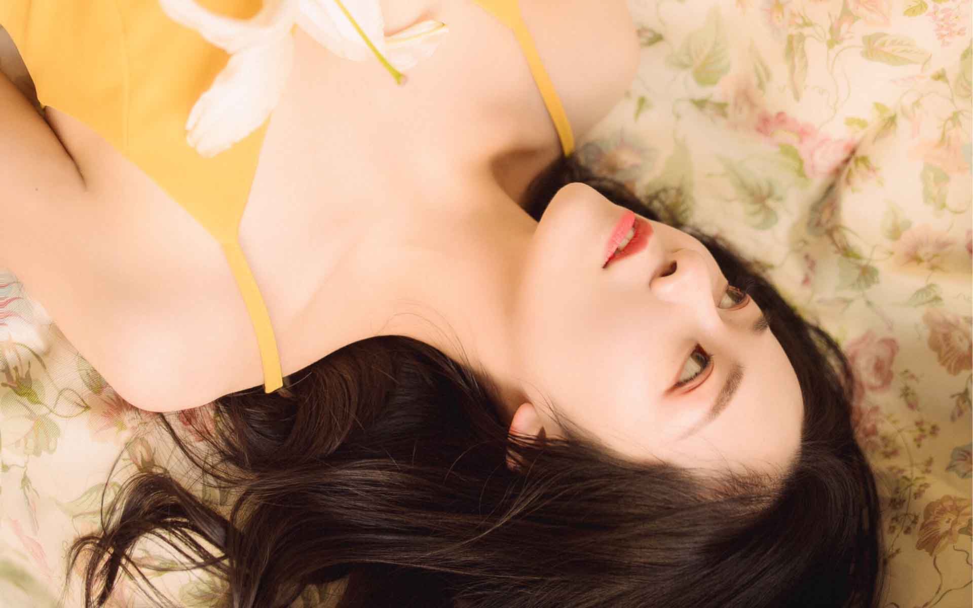 优雅知性美女
