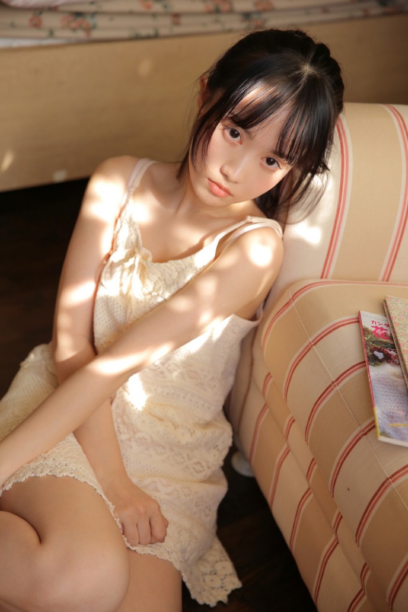 萌眼性感少女