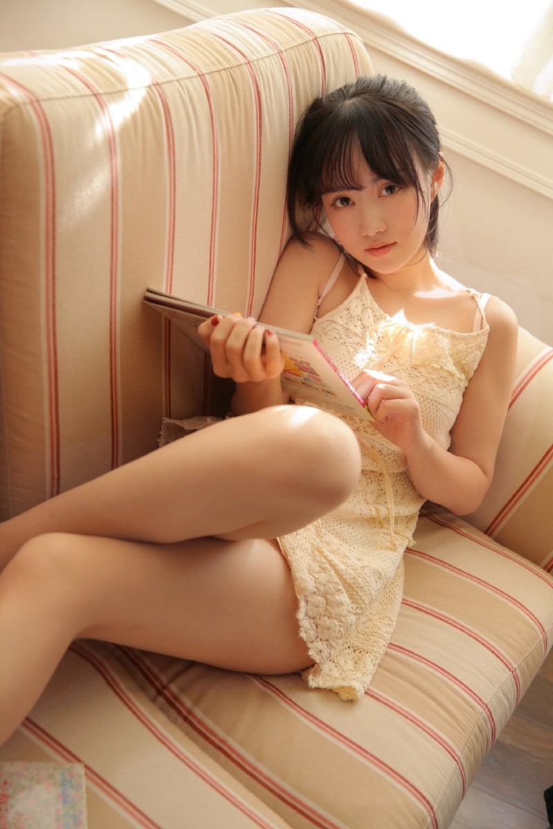 萌眼性感少女